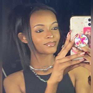 Meet your Posher, Yvonnie